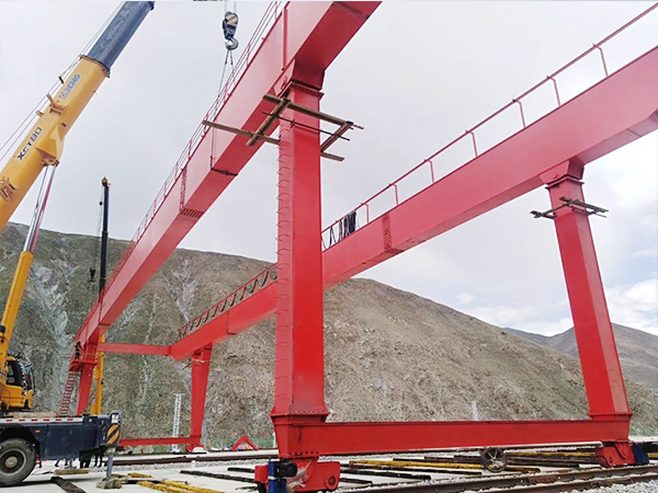 山東泰安門式起重機(jī)銷售廠家出租60噸提梁龍門吊