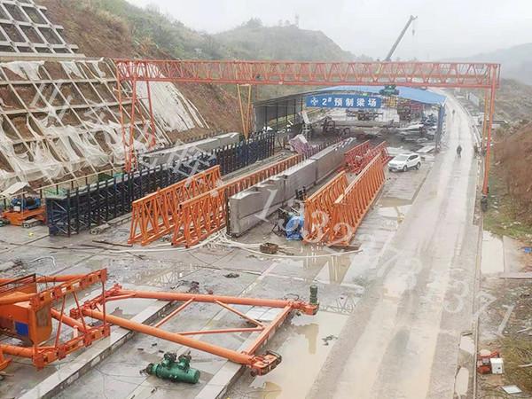 120噸的龍門吊在極端天氣條件下如何保障其穩(wěn)定運行